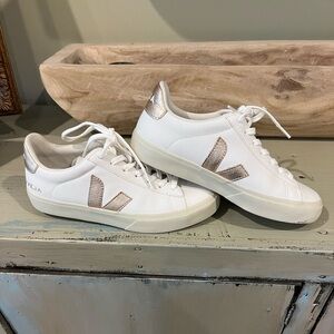 Veja Platino and white🩷🩷🩷 worn once